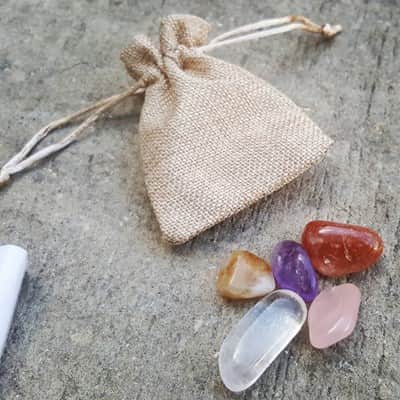 "שקיק מזל" - 5 אבנים שבחרנו בשבילך (כולל פתקית הסבר) - מתנה מקסימה !