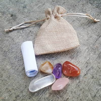 "שקיק מזל" - 5 אבנים שבחרנו בשבילך (כולל פתקית הסבר) - מתנה מקסימה !