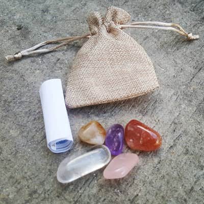 "שקיק מזל" - 5 אבנים שבחרנו בשבילך (כולל פתקית הסבר) - מתנה מקסימה !