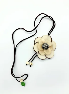 שרשרת פרח מפרוסות טאגווה , לבן