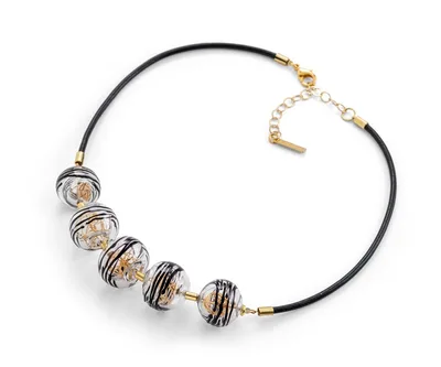 שרשרת חרוזי זכוכית